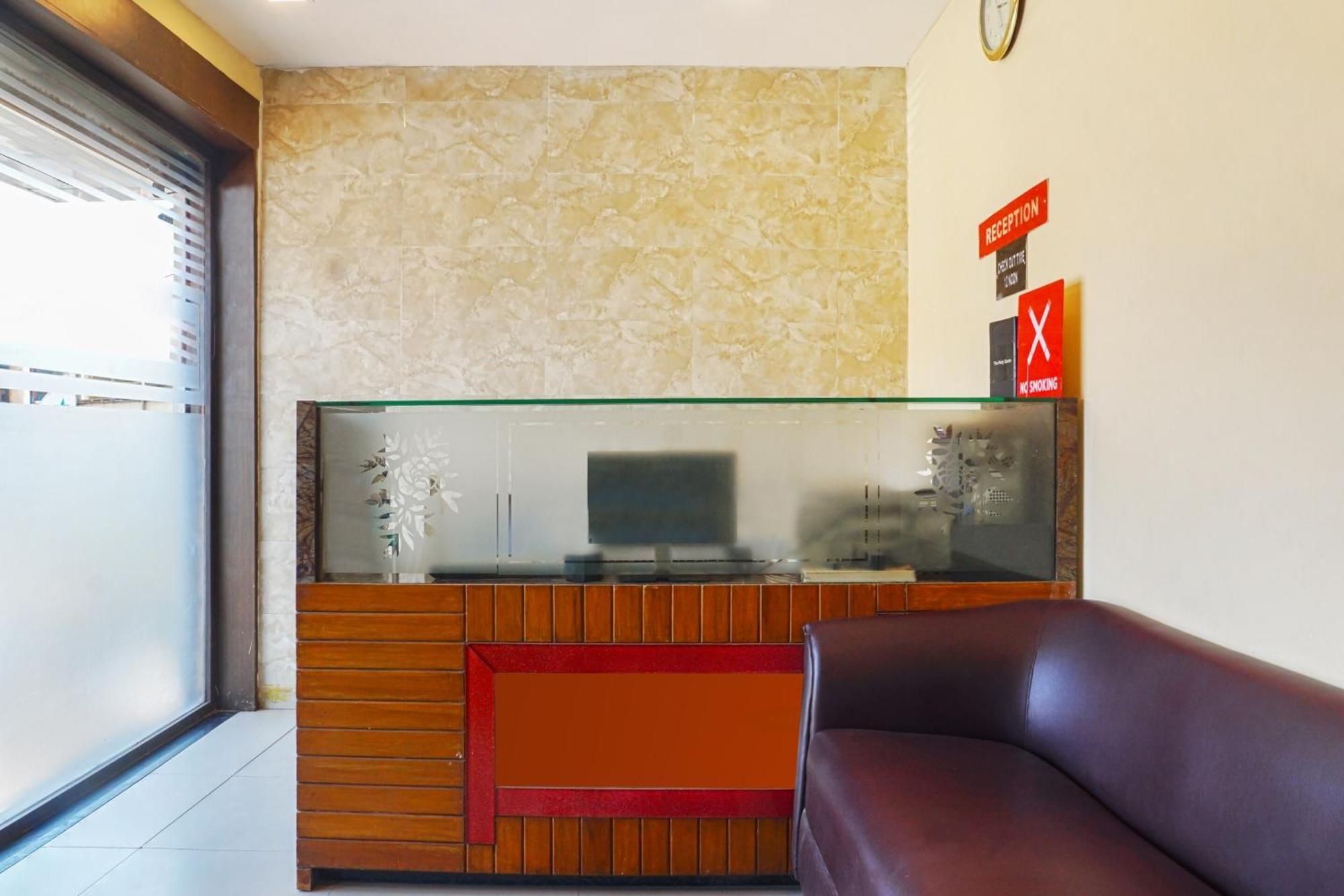 Oyo Hotel Paradise Мумбаи Экстерьер фото